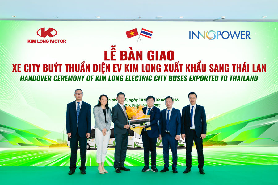 Kim Long Motor bàn giao lô xe City buýt thuần điện EV thương hiệu Kim Long cho đối tác Thái Lan