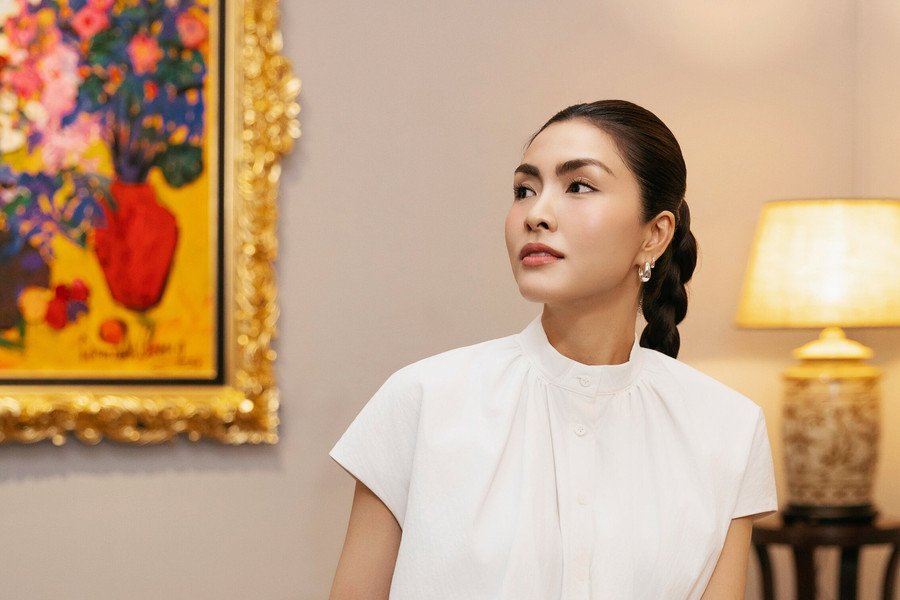 Tăng Thanh Hà cùng dàn người đẹp đi xem tranh của Đỗ Mạnh Cường