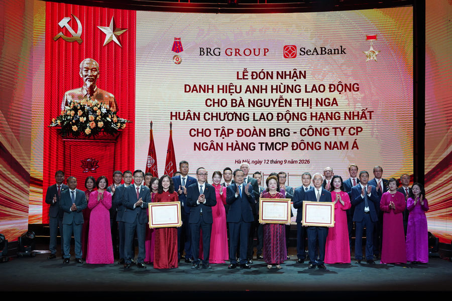 Doanh nhân Nguyễn Thị Nga được trao tặng Danh hiệu Anh hùng Lao động, Ngân hàng SeABank đón nhận Huân chương Lao động hạng Nhất & Bằng khen của Bộ Công an