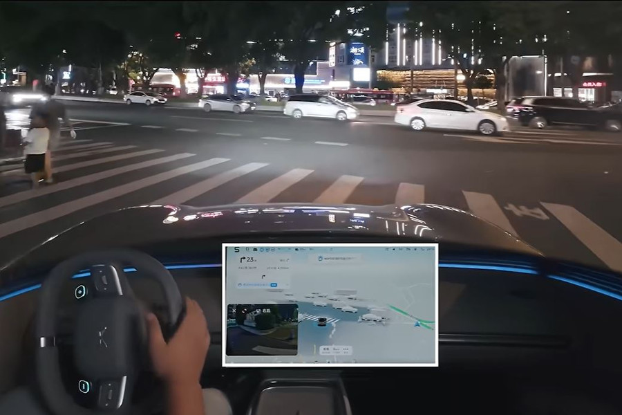 AI tự lái xe giữa đô thị vào ban đêm, xử lí tình huống như một tay lái lành nghề