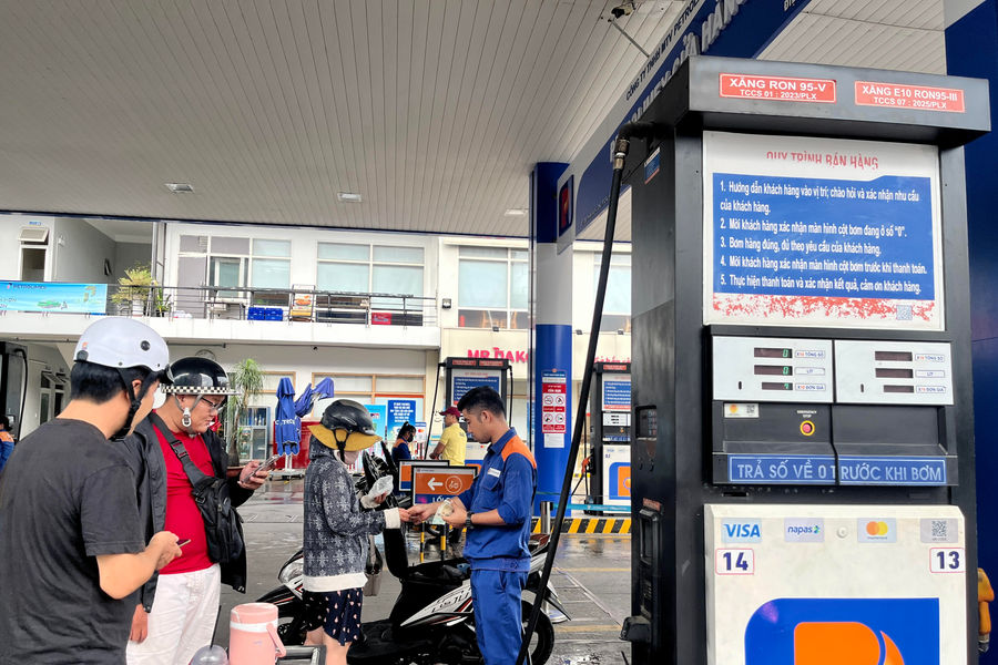 Đau đầu với nỗi lo kép từ ‘cơn bão’ xăng dầu