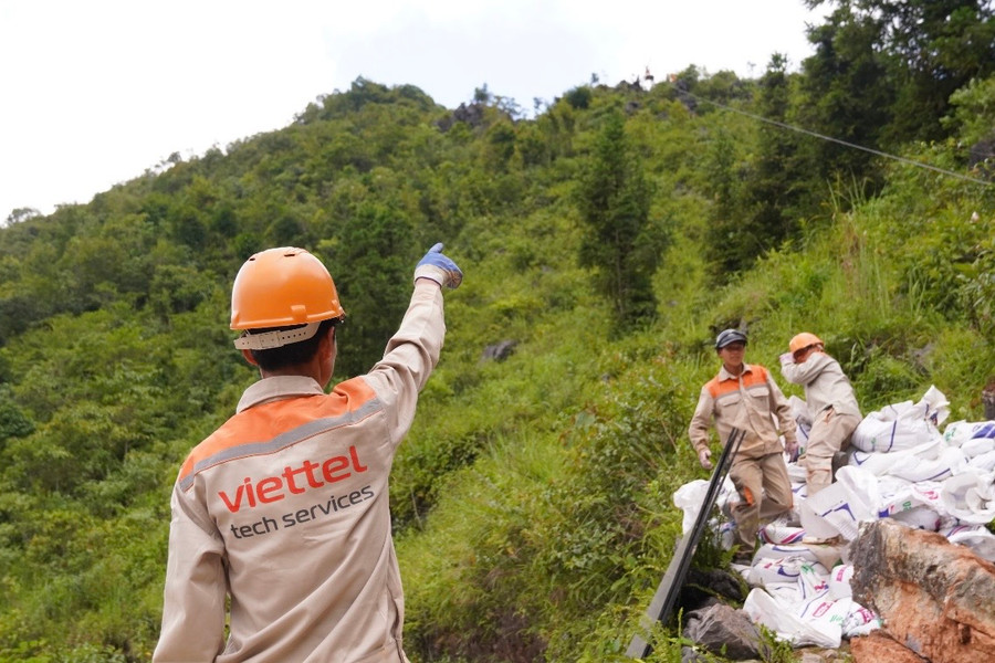 Viettel xóa lõm sóng ở xóm núi Khền Lền chưa có điện